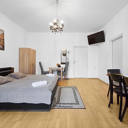 Three King-Size Beds, Three Bedrooms Βιέννη Εξωτερικό φωτογραφία