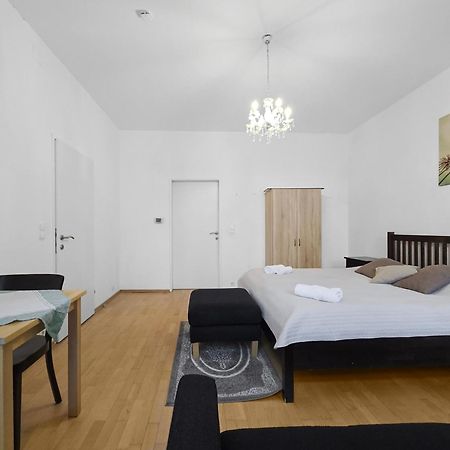 Three King-Size Beds, Three Bedrooms Βιέννη Εξωτερικό φωτογραφία